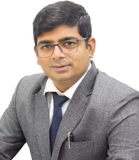 Dr Abhishek shinde Arthroscopy and Arthroplasty Surgeon.